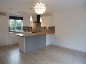 2 bedroom Flat to re...